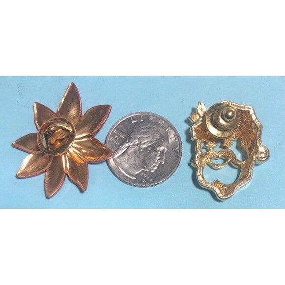 2 Christmas brooches or pins-Santa & Poinsettia-EUC - Picture 3 of 3